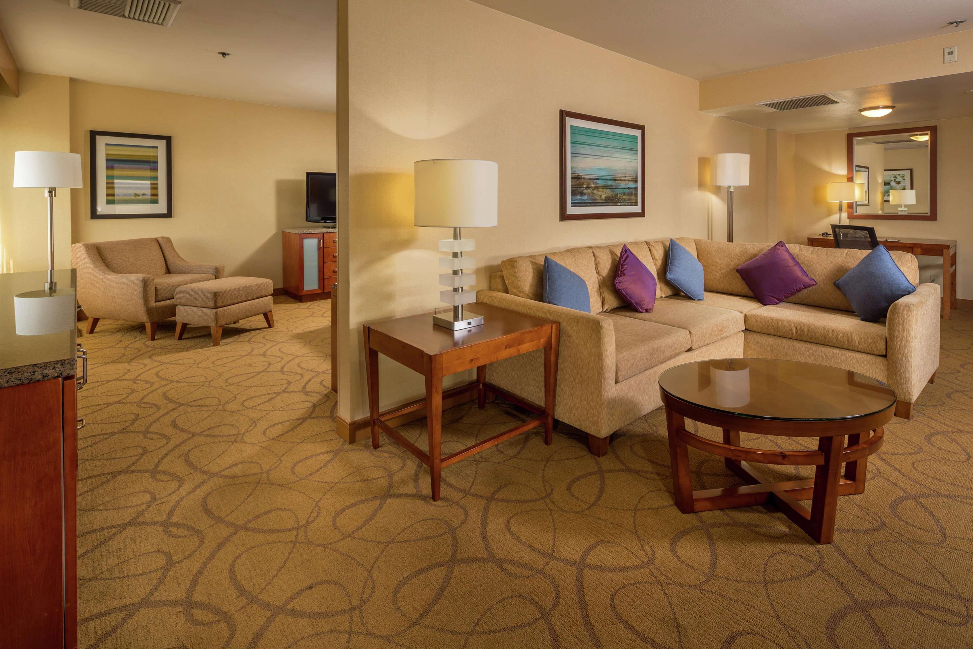 Doubletree By Hilton Carson Hotel Exterior foto